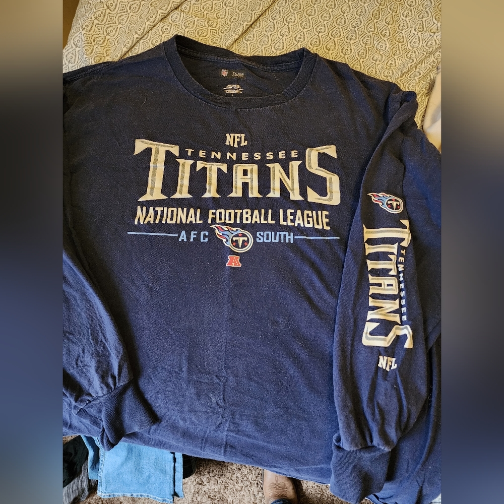 Large Tennessee Titans shirt